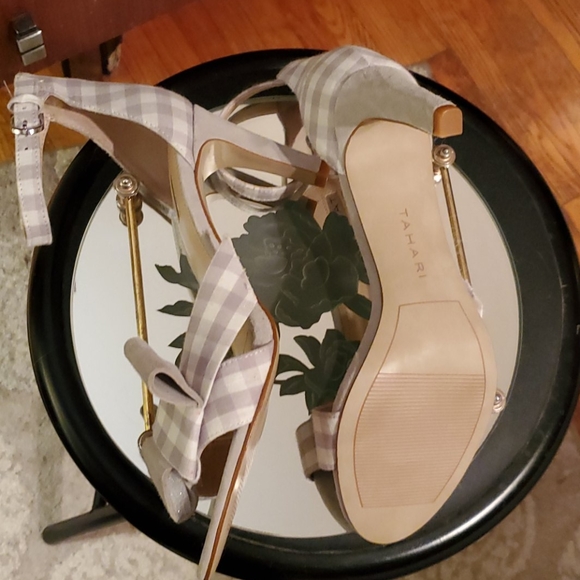 Ladies Tahari Sandal - Picture 3 of 5